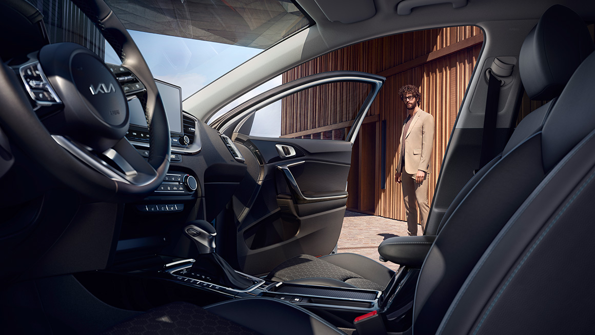 Kia Ceed Sportswagon, Innenraum, Durchsicht durch geöffnete Türen